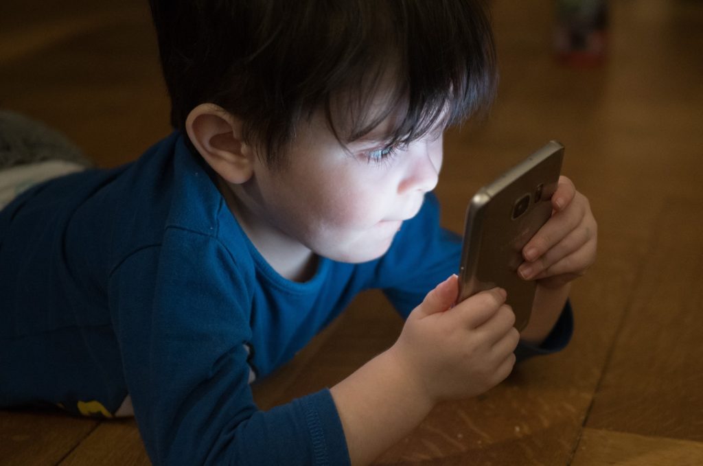Utilizzo di dispositivi elettronici nell'età evolutiva